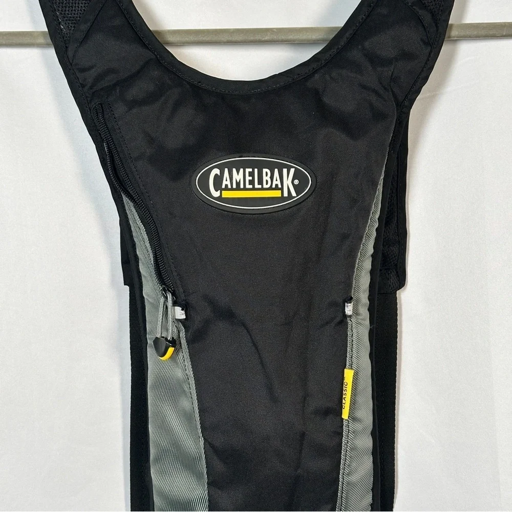 CamelBak Classic Hydration Pack Lightweight Reflective Zip Pocket OS Black Gray